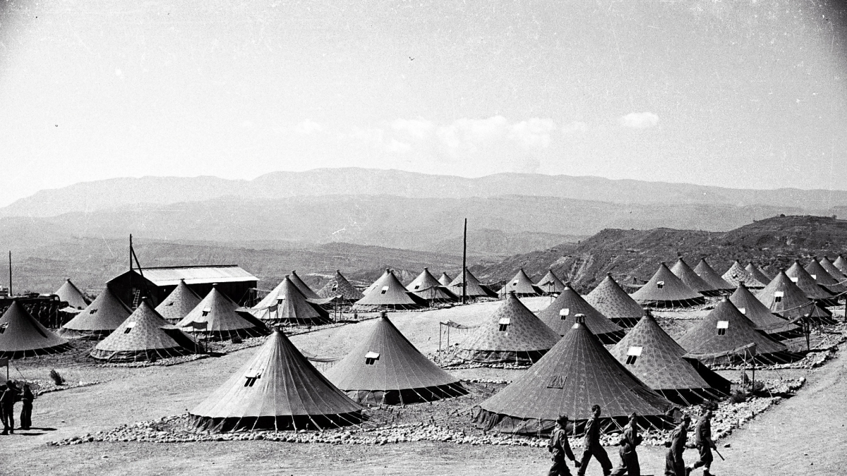 Tendes de campanya del campament militar de Talarn el 1959.