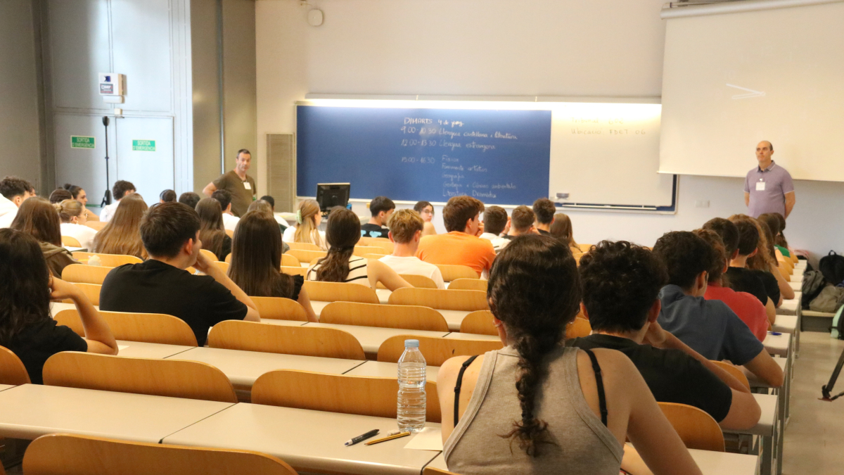 Alumnos durante las pruebas de la Selectividad en las instalaciones de la UdL
