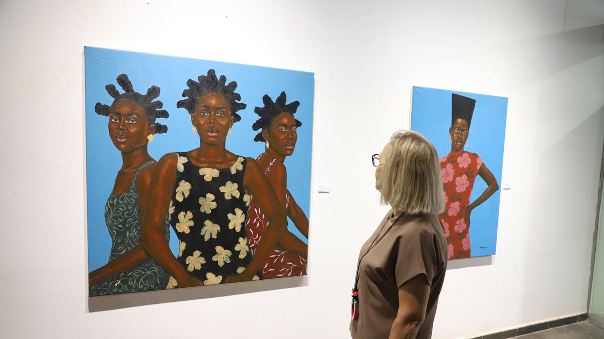 La exposición, compuesta por obras de vivos colores, se podrá visitar hasta el próximo 29 de junio. - MAGDALENA ALTISENT