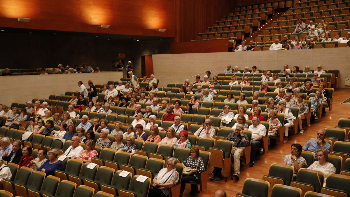 Vista del públic que va assistir ahir a l’acte de clausura que es va celebrar a l’Auditori Enric Granados. - AMADO FORROLLA