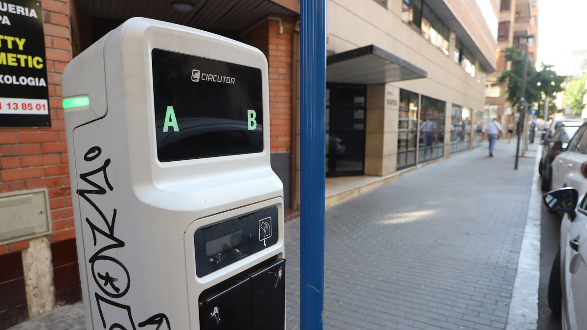 Un punt de càrrega intel·ligent per a bicis instal·lat a Lleida com els que s’utilitzaran. - SOM MOBILITAT