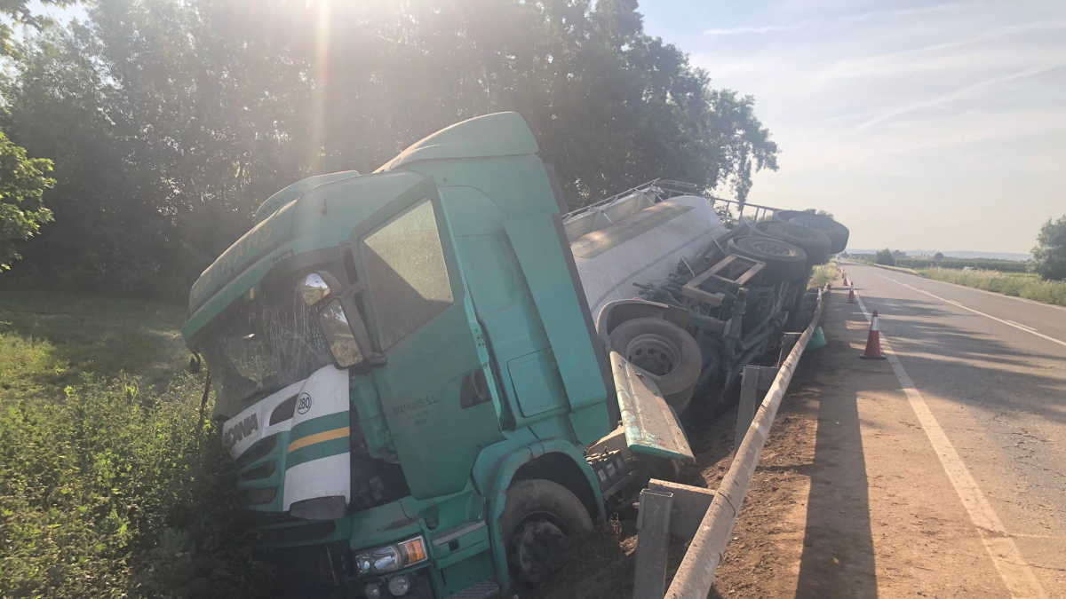 El camió, bolcat a Castellserà