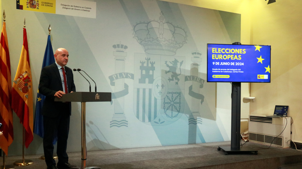 El delegado del gobierno español en Cataluña, Carlos Prieto, en una rueda de prensa sobre las elecciones europeas.
