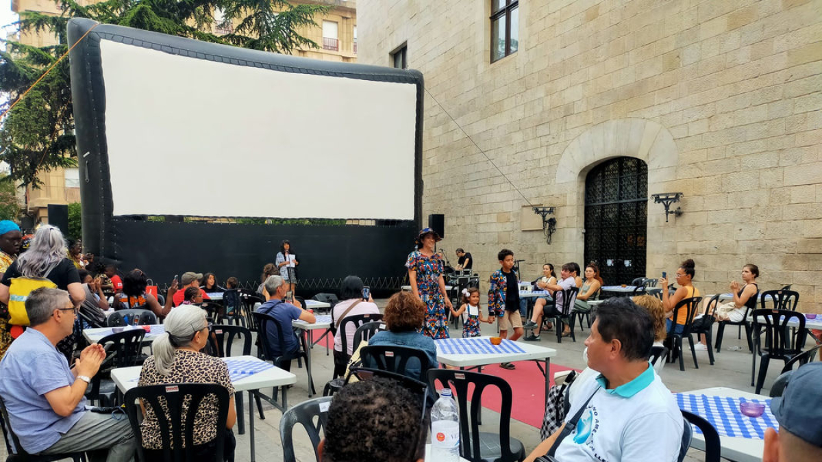 Primeres activitats ahir del cicle Cinemón, a l’avinguda Blondel, darrere de l’IEI. - PAERIA