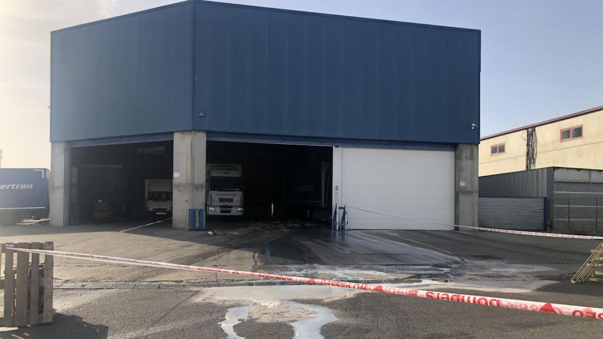Escape de 1.000 litros de barniz en una empresa de Tàrrega - LAIA PEDRÓS