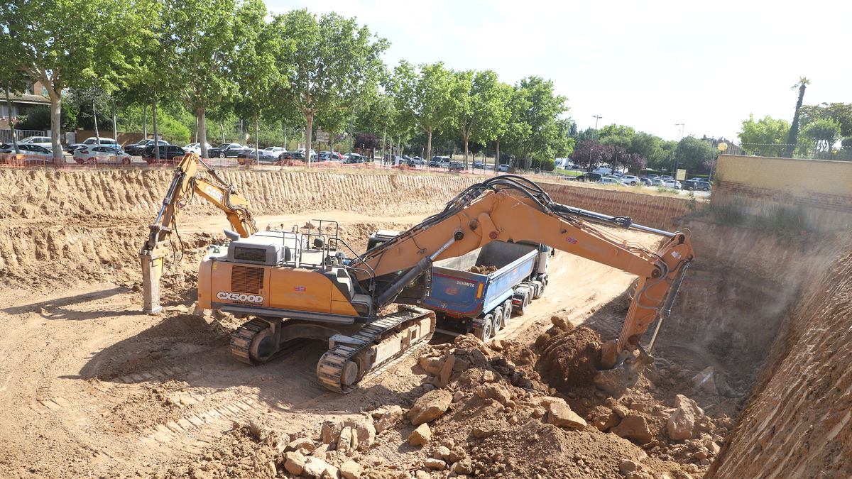 Excavación para el nuevo Aldi en Ciutat Jardí. - MAGDALENA ALTISENT