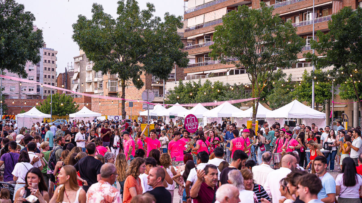 La celebración del Primavera Wine Festival reunió a un numeroso público en Balaguer. - JOAN GÓMEZ