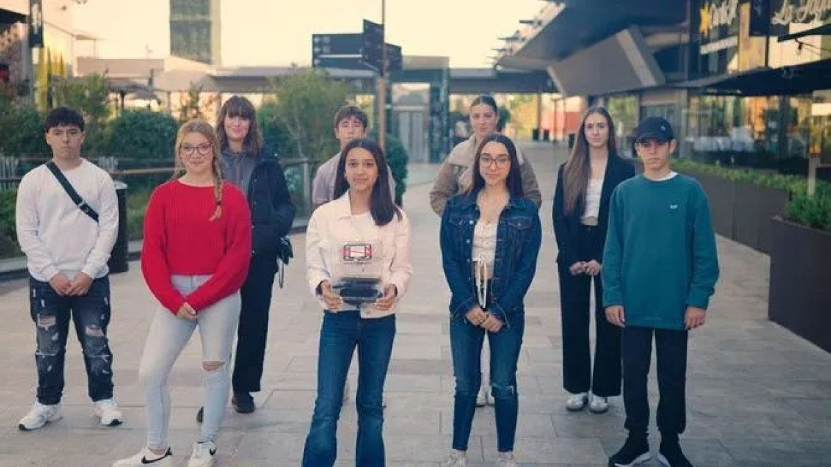 Los protagonistas del documental ‘Atrapats per la pantalla’. - 3 CAT