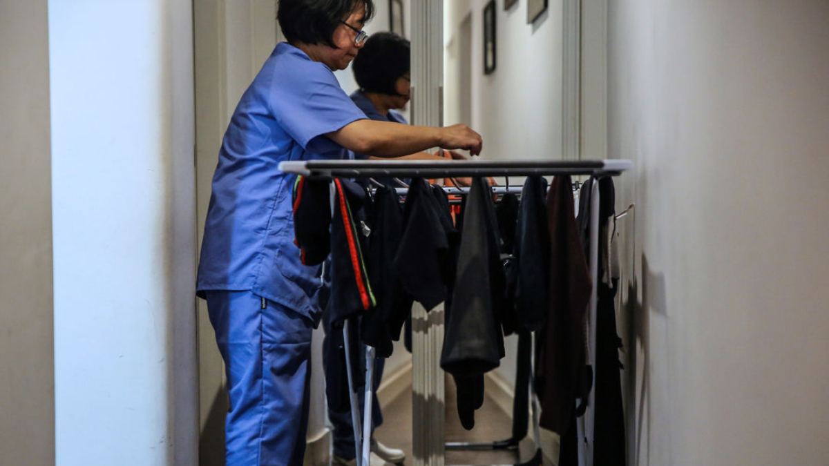 La gran majoria dels afiliats al sector són dones i bona part són immigrants. - EFE