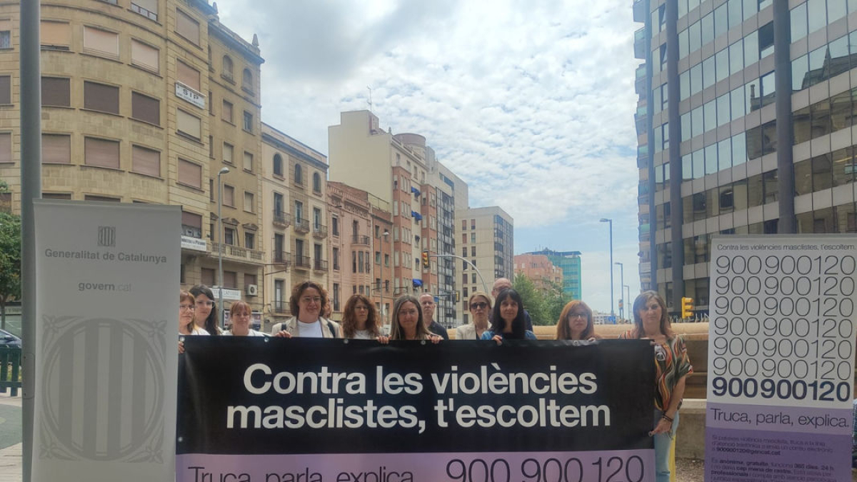 La concentració va tenir lloc davant de la Delegació del Govern. - DELEGACIÓ DE GOVERN