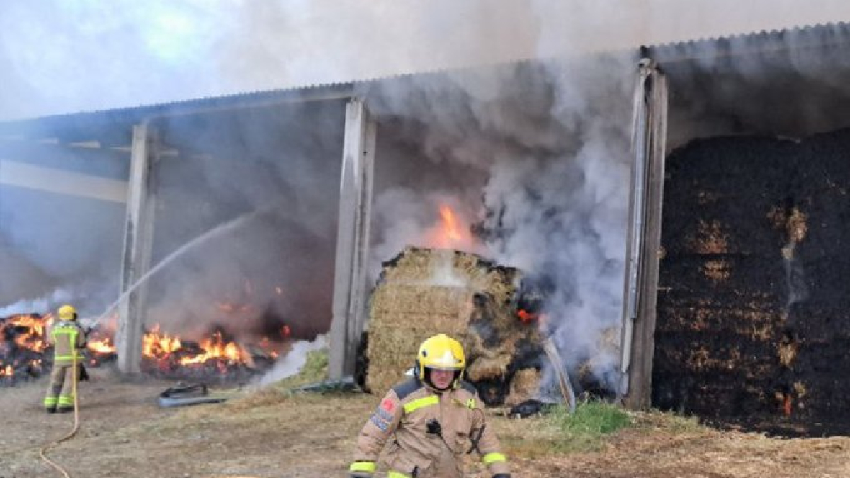 Una imagen del incendio en un pajar en Coll de Nargó