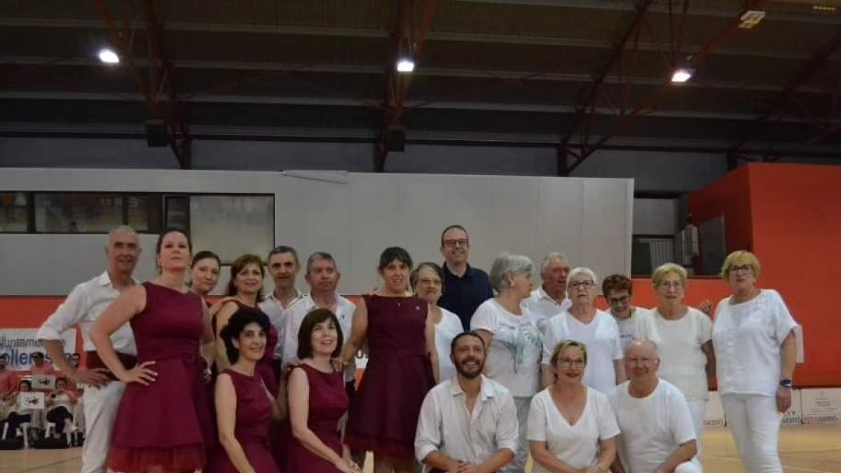 Sardanas en el pabellón polideportivo - ASSOCIACIÓ SARDANISTA MOLLERUSSA