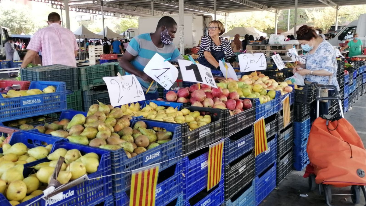 Imagen de archivo de un mercado en Lleida.