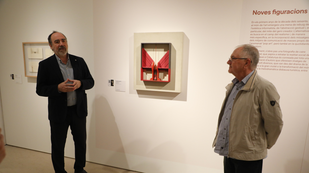 Jesús Navarro i Juan Cal, ahir davant d’una obra de Coma Estadella