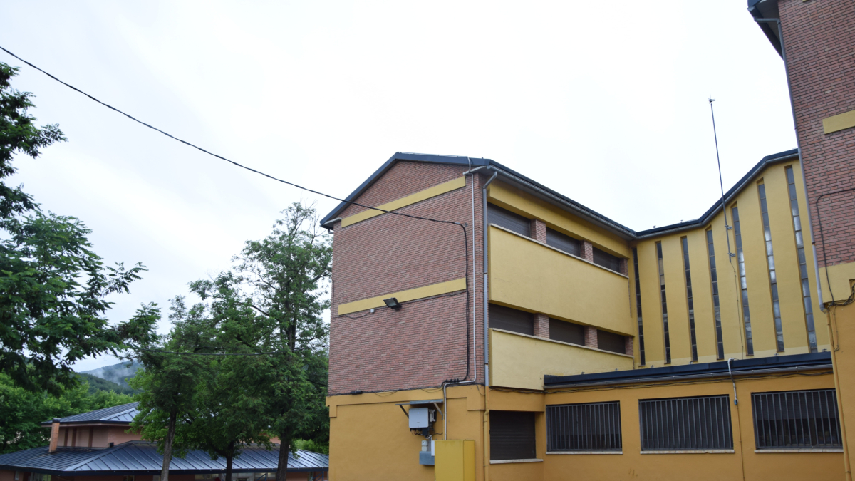 El rayo impactó en el pararrayos del edificio principal.