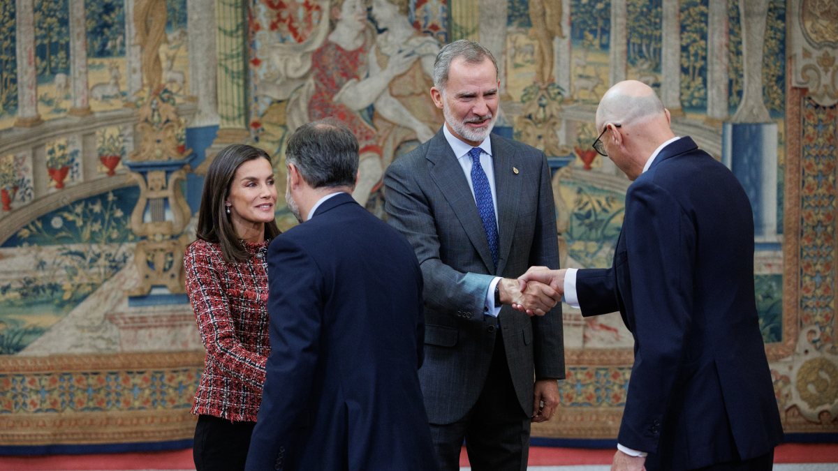 El Rey Felipe VI  y Letizia en la reunión anual con los miembros de los Patronatos de la Fundación Princesa de Asturias, en el Palacio Real de El Pardo.