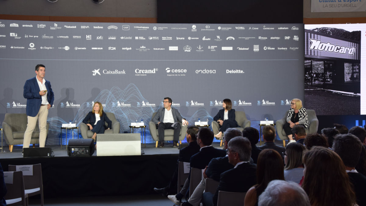 El gerent de Motocard, Ramon Colillas, intervé en la taula amb empresaris lleidatans. - CYNTHIA SANS