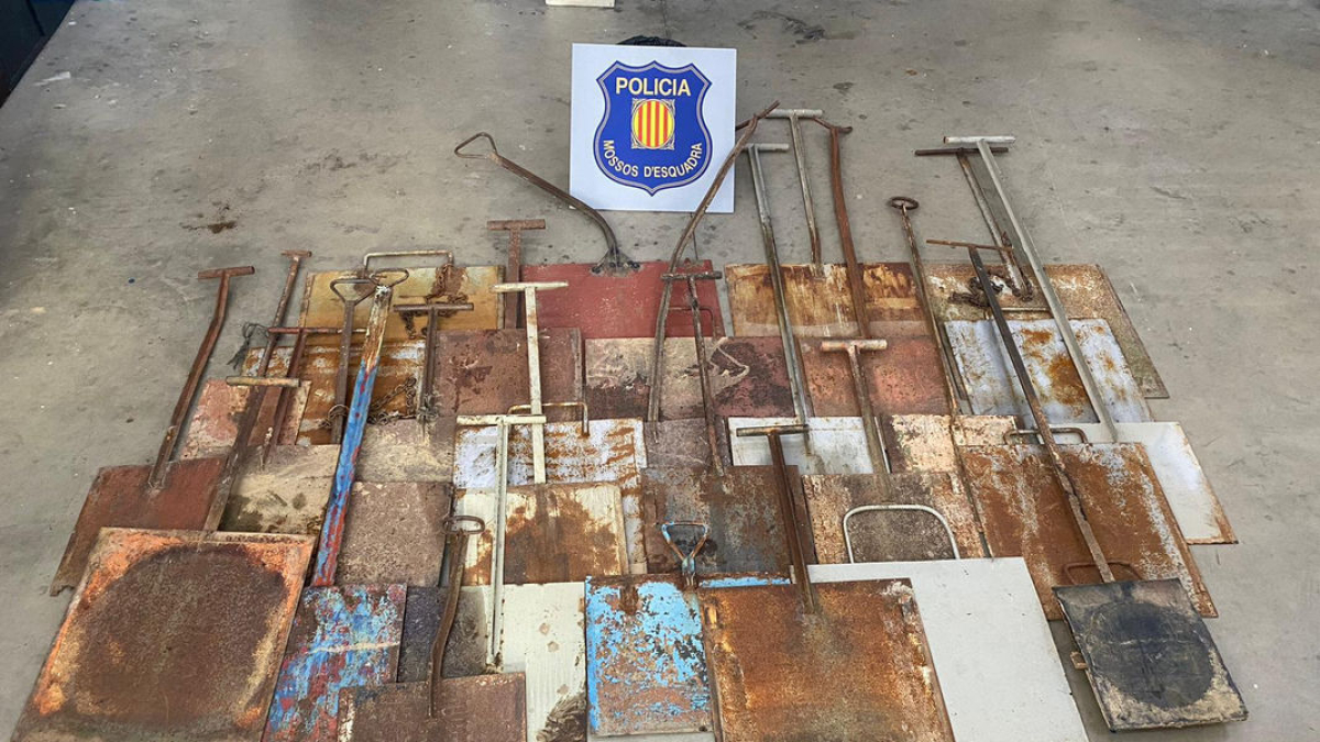 Els Mossos van poder recuperar 31 de les pales de reg furtades entre el 3 i el 5 de juny. - MOSSOS D’ESQUADRA