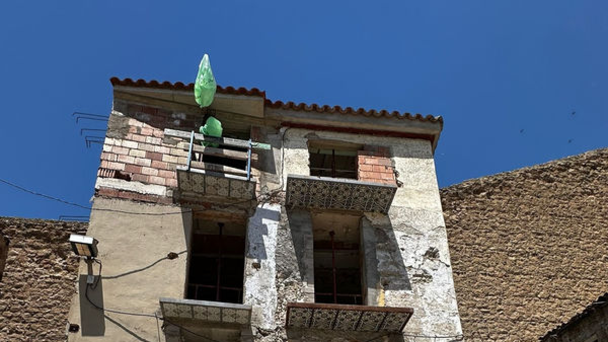 L’edifici de la plaça Ollé Pinell, on es rehabiliten 4 pisos. - P. B.