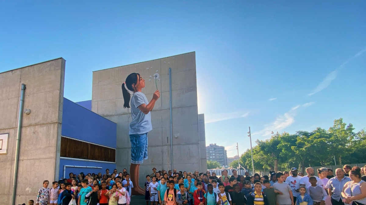Mural de Oriol Arumí de siete metros de altura en la escuela Santa Maria de Gardeny - ESCOLA SANTA MARIA DE GARDENY