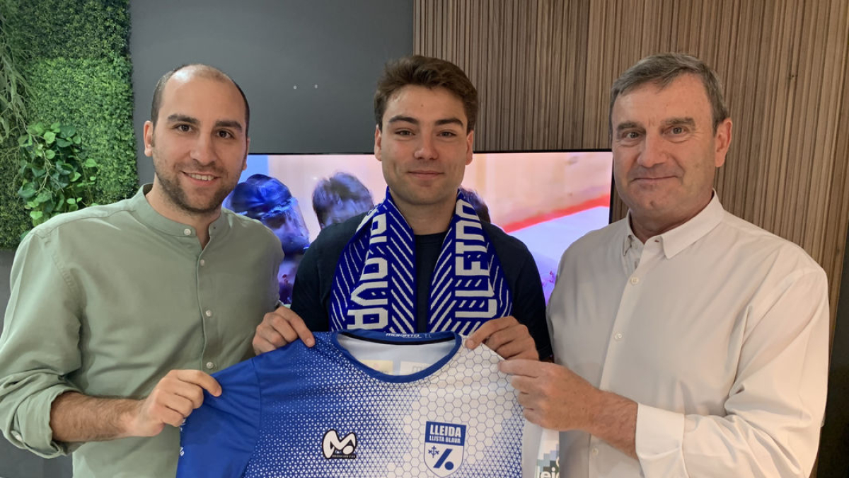 Edu Amat, Antonio “Chino” Miguélez y Enric Duch, en la presentación del primer fichaje. - LLEIDA LLISTA