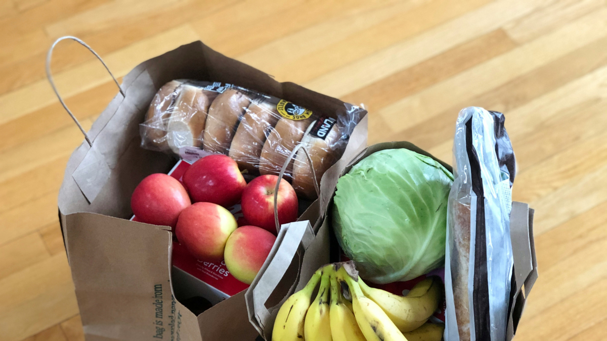 Imatge d’arxiu d’unes bosses amb la compra.