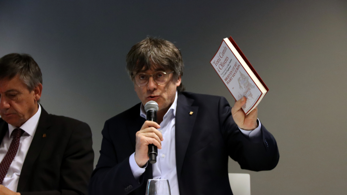 Carles Puigdemont en la presentació del llibre 'Cartes des del cor d'Europa' de Toni Comín.
