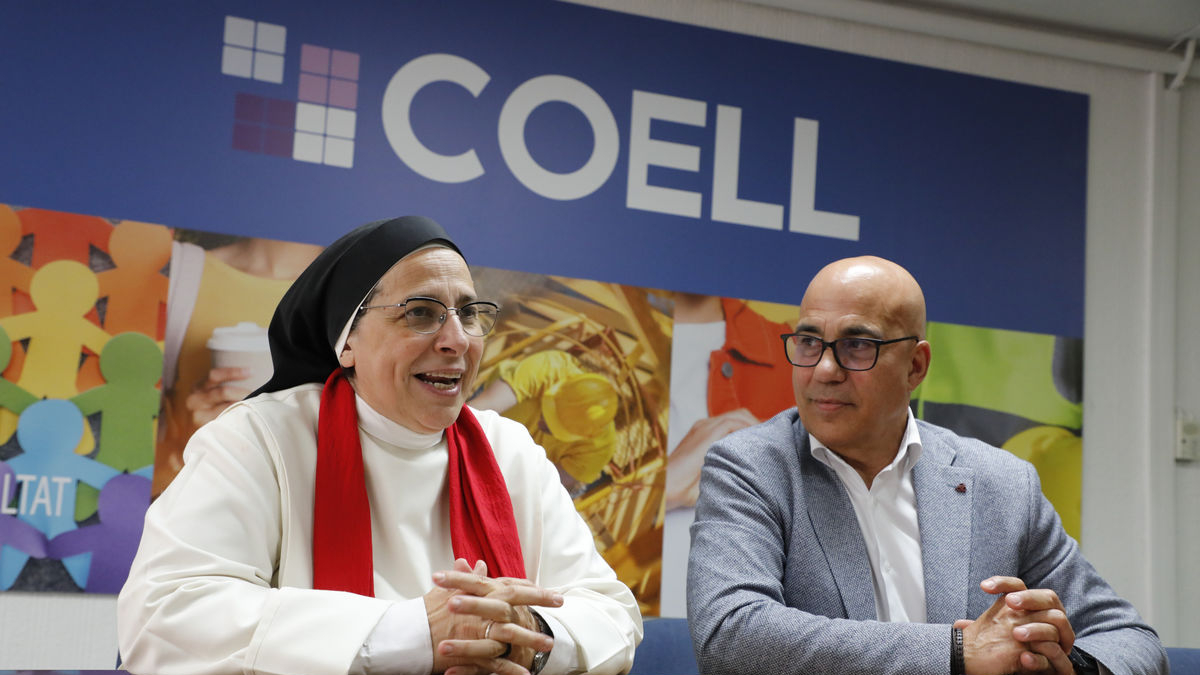 Sor Lucía Caram amb el president de la Coell, Josep Maria Gardeñes, durant la presentació. - AMADO FORROLLA