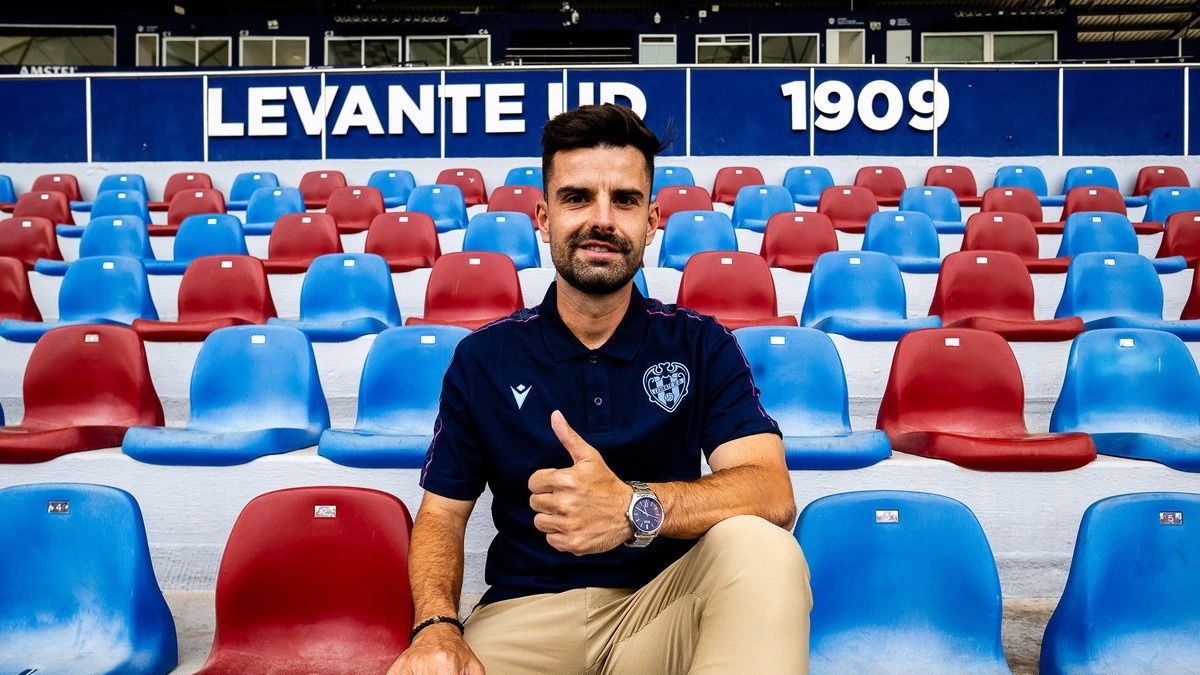 Roger Lamesa, en su presentación en el Ciutat de València. - LEVANTE UD