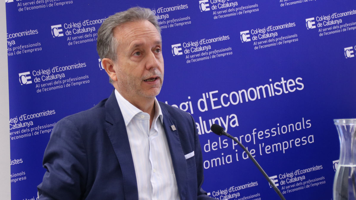 El decano del Col·legi d’Economistes, Carlos Puig de Travy. - ACN