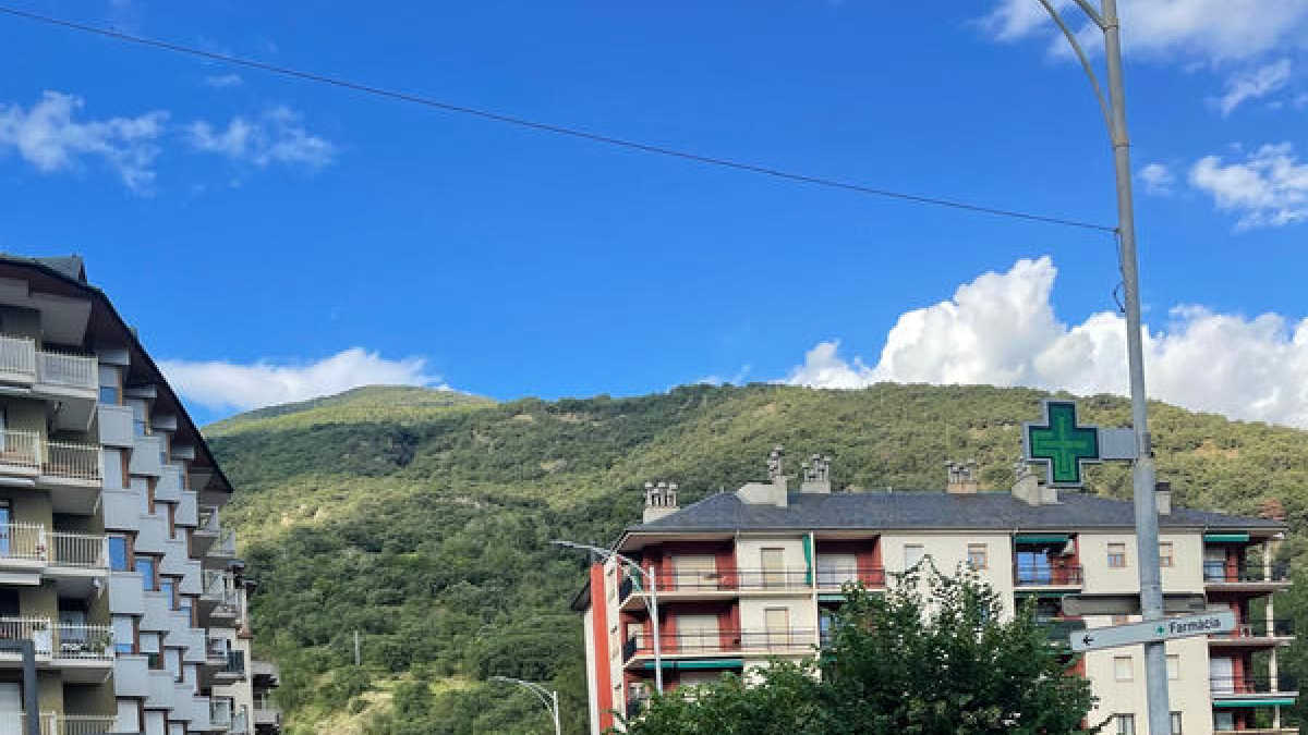 La manifestació va tallar l’N-260 durant més d’una hora. - FRONT HABITATGE PIRINEU