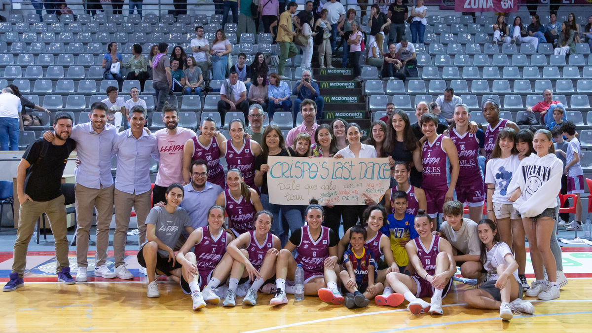 Plantilla del Robles Força Lleida, després de jugar l’últim partit de Lliga Femenina 2. - JAVI ENJUANES