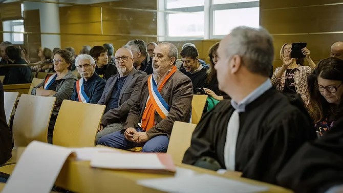 El juicio de los alcaldes acusados de usar el catalán en el consistorio. - 3 CAT