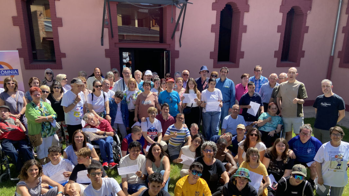 Imatge dels participants amb els certificats. - AJUNTAMENT LA SEU