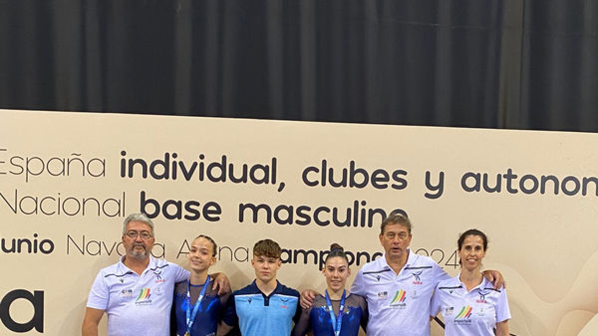 La leridana Maria Cerdà, sentada tercera por la derecha.