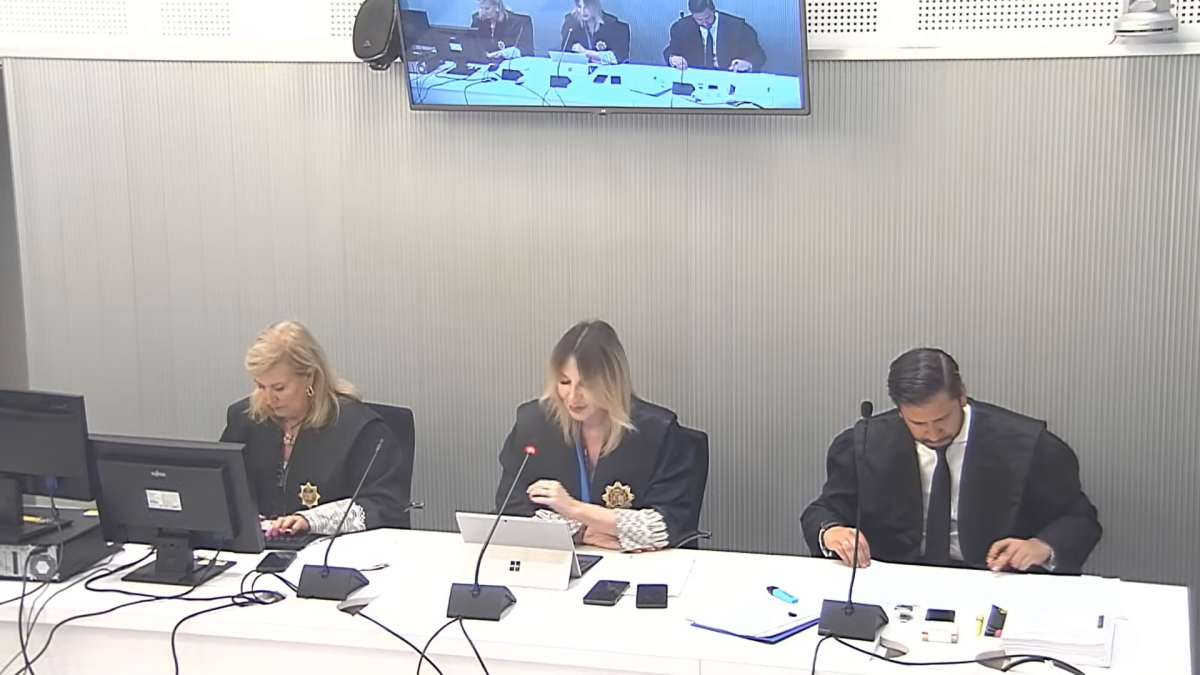 Al centre, la tinent fiscal de l'Audiència Nacional Marta Durántez durant la vista.