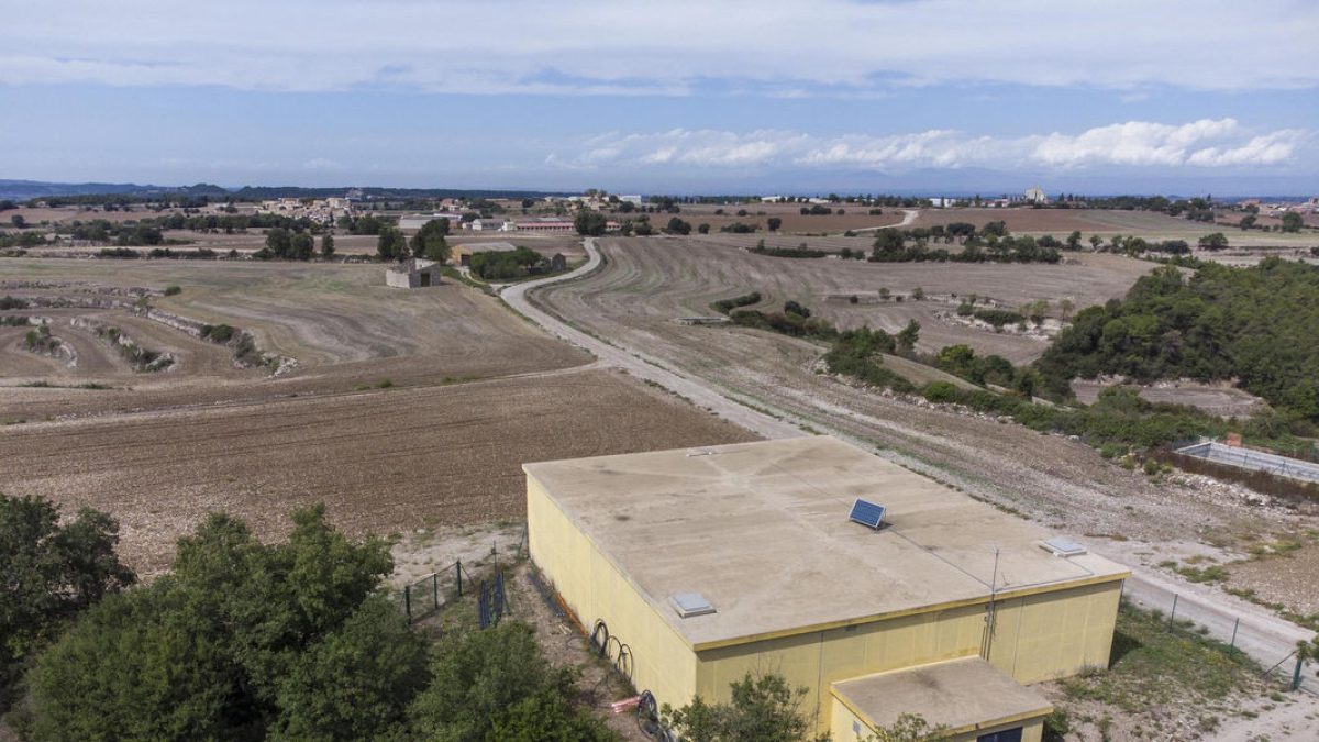 El depósito de agua del Turó del Magre, situado junto al agregado de La Tallada en Sant Guim. - X. S.