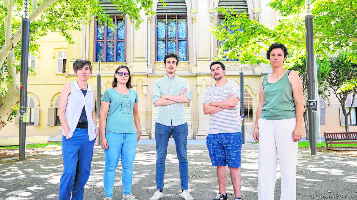 Cinc dels deu investigadors de la UdL del programa Ramón y Cajal. - JORDI ECHEVARRIA