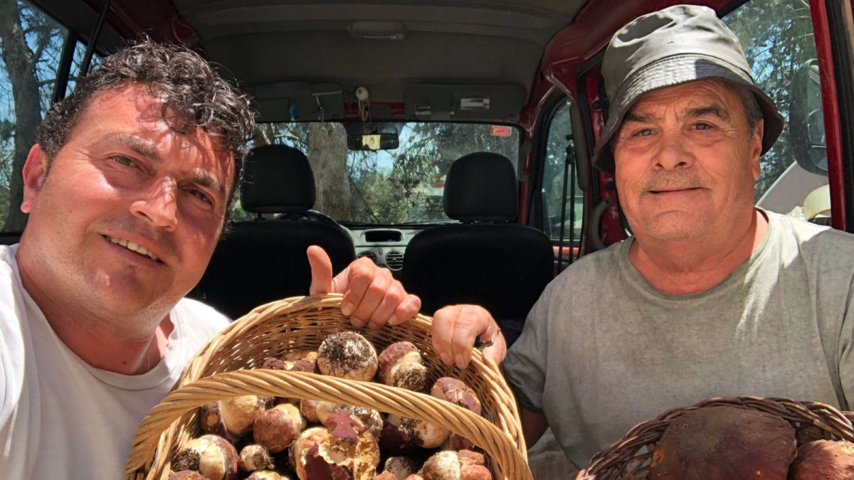 Manel Muñoz y Joan Mora, dos ‘boletaires’ madrugadores.