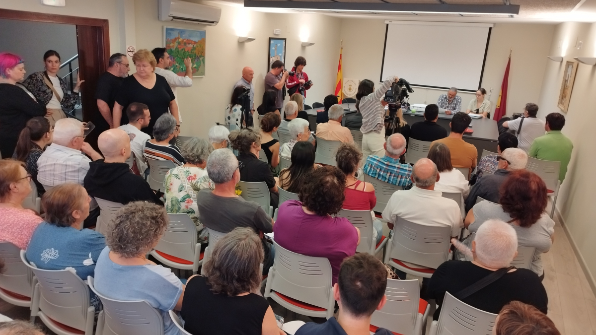 La mesa d’edat que es va constituir a l’inici de la sessió.