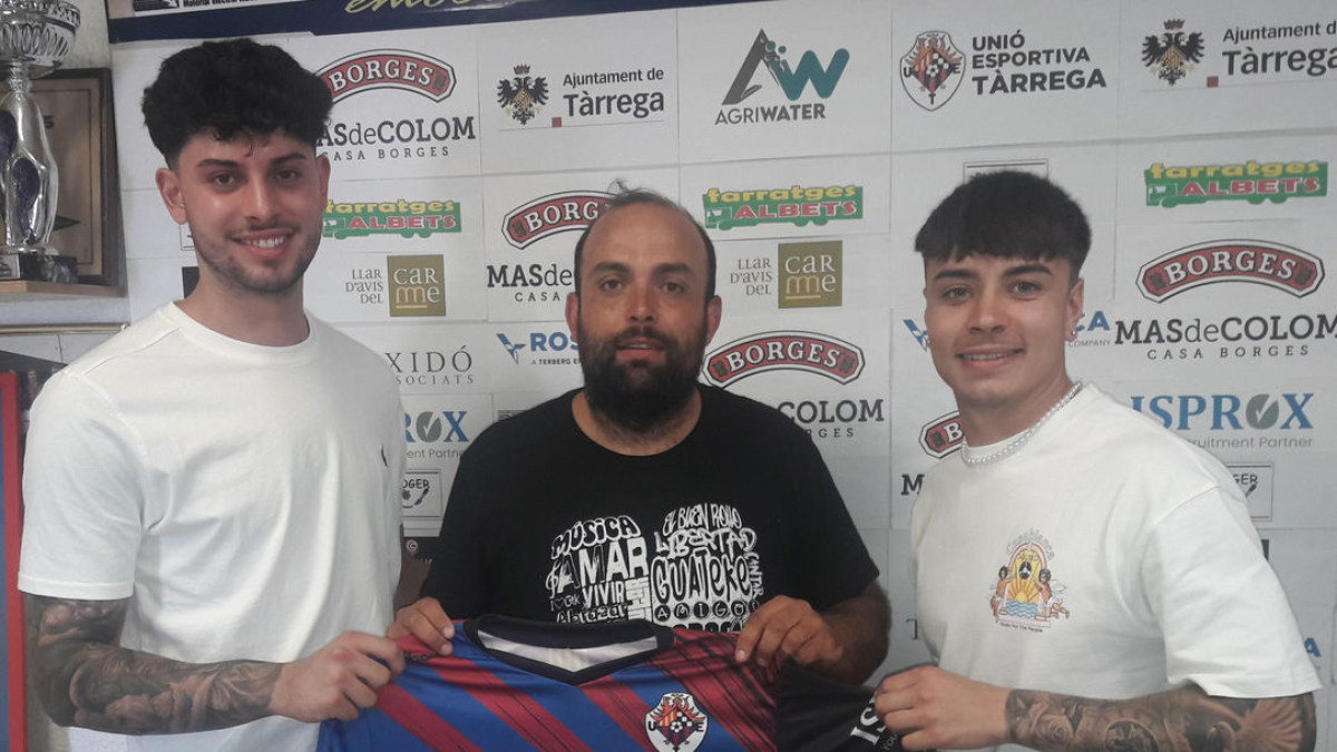 Juanca, Jiménez –directivo– y Alejandro Oliver. - F.G.