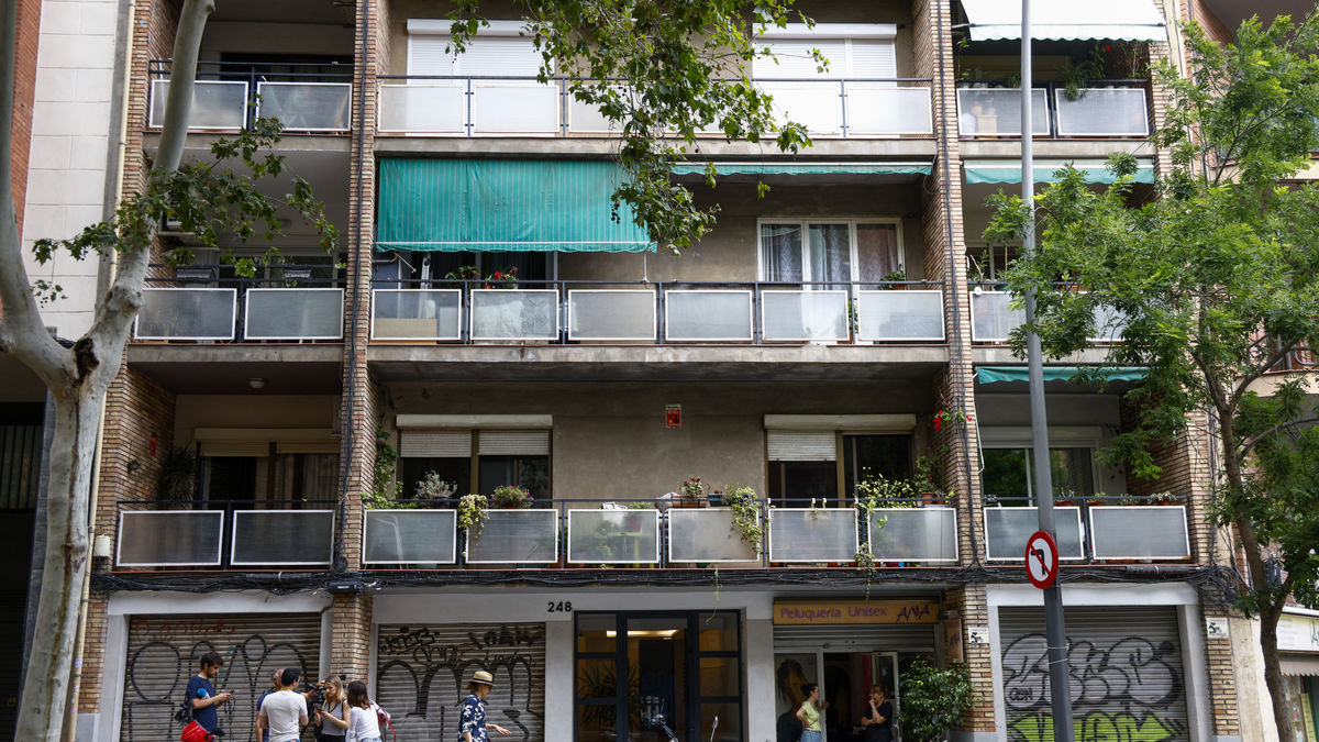 Façana de l’edifici on es van trobar els cossos de les dos dones. - FI EFE/ QUIQUE GARCÍA RMA