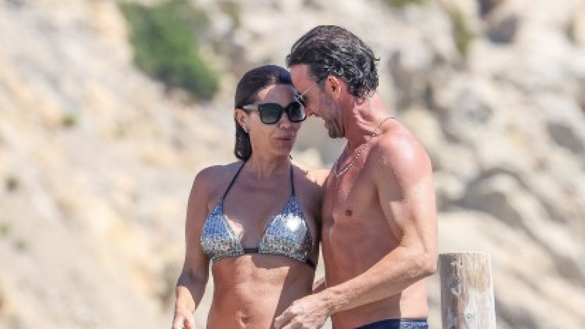 María José Súarez y Álvaro Muñoz Escassi durante unas vacaciones en Ibiza en 2021