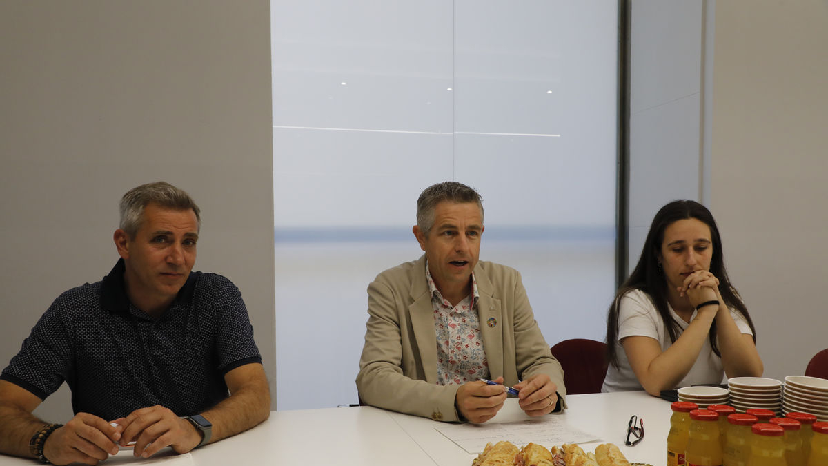 El secretario y el presidente de Pimec Lleida durante el acto. - AMADO FORROLLA