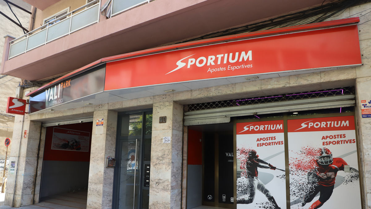 Imatge de la casa d’apostes del carrer Alfred Perenya. - MAGDALENA ALTISENT