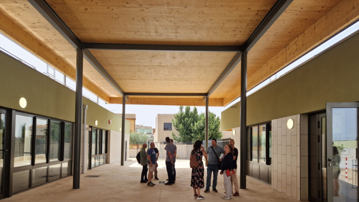 Primera visita al centre després de firmar la recepció de les obres.