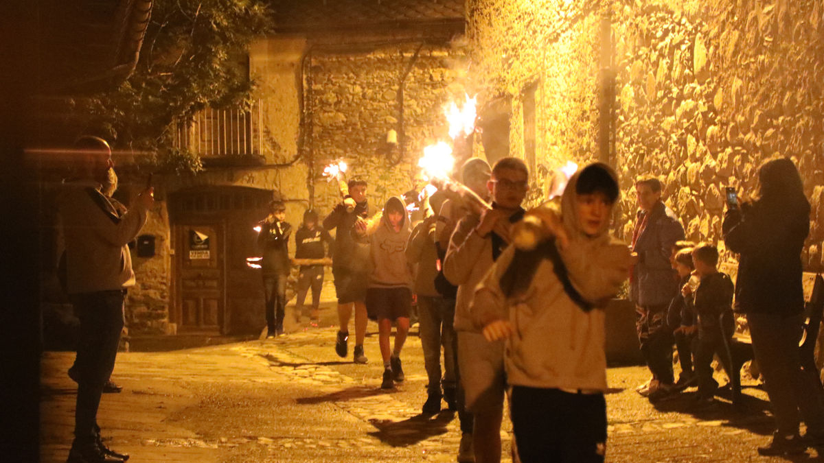 Les falles d’Alós van posar fi al calendari de les festes del foc al Pallars Sobirà. - EDGAR ALDANA