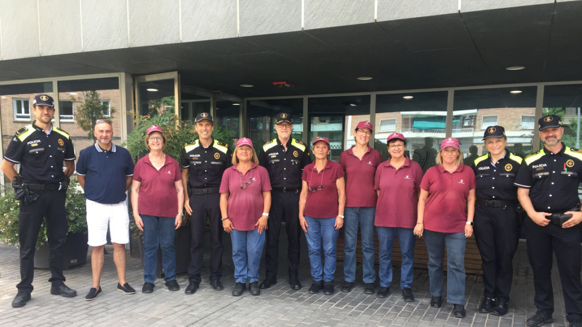 Un grup d’agents cívics amb membres de la Urbana. - AJUNTAMENT DE LLEIDA