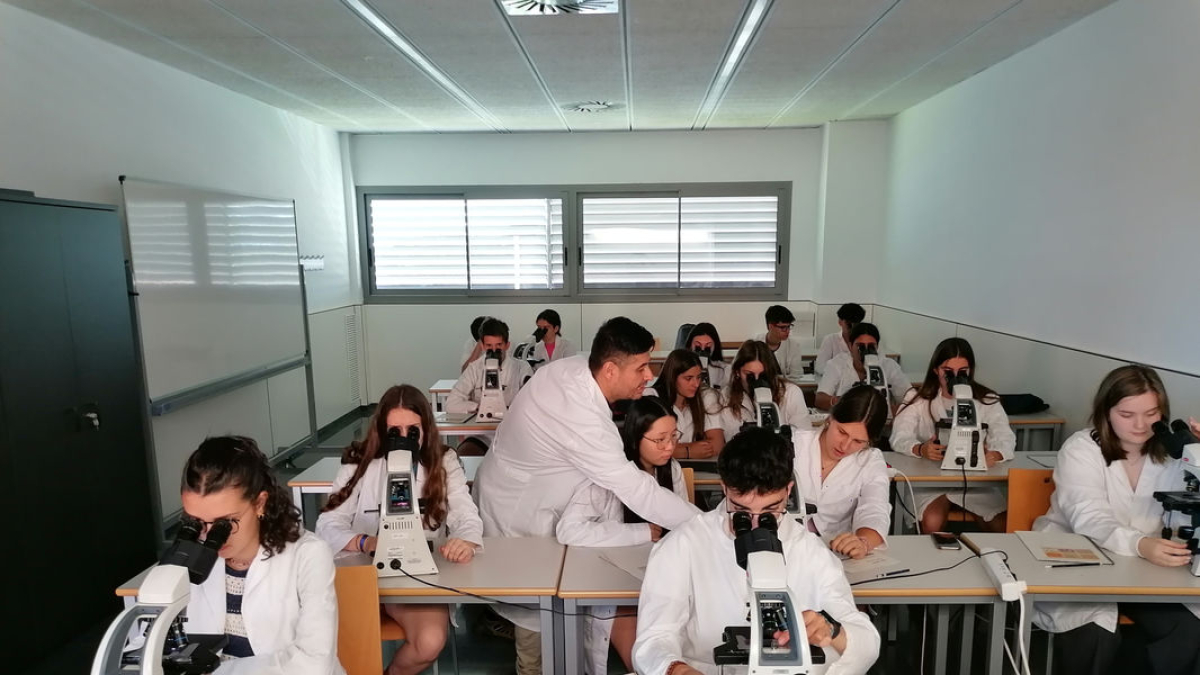 Estudiants al taller d’educació financera per a nadius digitals. - FACULTAT D’ECONOMIA