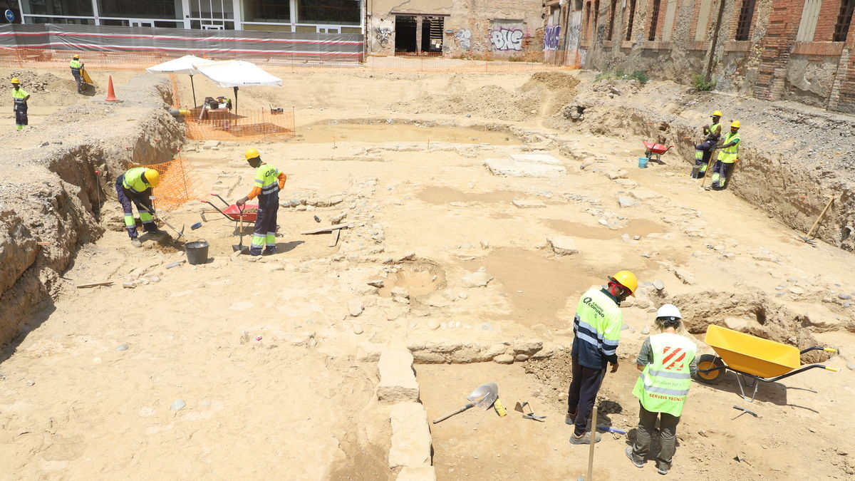 Les restes del barri medieval de Sant Pau s’han trobat on hi havia l’aparcament de zona blava al costat de l’estació de trens. - MAGDALENA ALTISENT
